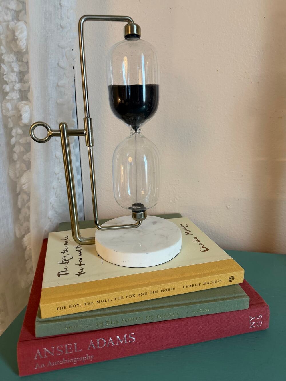 Vintage Mid-Century Hourglass Timer – Black Sand, Brass-Tone Frame & Marble Base